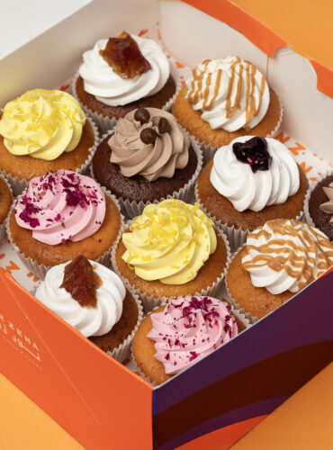12ميني مافن مشكل ب 6 نكهات- 12 assorted mini muffins six different flavors (1)